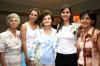 La futura novia acompañada de Bernardette Sayah, Ana Rosa García de Alba Darwich, Margo y Sarah Sayah, en la despedida de soltera que le ofrecieron el martes pasado