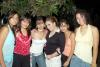 17 de agosto 2005
Perla Villarreal, con sus amigas en su fiesta de despedida