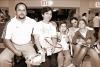 22 de agosto 2005
Luciano Arriaga viajó con sus hijos a España, los despidieron familiares.