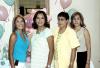 27 de agosto 2005
Renata del Rocío Ávila de Flores acompañada por su esposo Luis Flores Villanueva, en la fiesta de canastilla que le organizaron por el cercano nacimiento de su bebé.