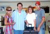 26 de agosto 2005
Humberto Ibarra y Vanessa Sierra viajaron al DF, los despidieron Félix y Cony López.