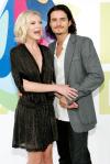 El elenco de presentadores incluyó, además, a Paris Hilton, Alicia Keys, Orlando Bloom, Kristen Dunst, Usher, Black Eyed Peas, Destiny's Child, Ashlee y Jessica Simpson, Nick Lachey, Hillary Duff y Missy Elliott.