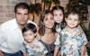 30 de agosto 2005
Sergio y Lorena Sada con sus hijitos Valeria y Sergio.