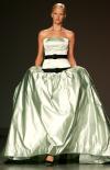 0000676213 laura sánchez lleva vestido de noche con vuelo y paillettes en forma de lunares, diseño de la colección primavera-verano 2006 de la alemana, afincada en españa, anke schlöder