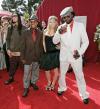 Para variar, los integrantes de Black Eyed Peas dieron la nota con su vestimenta excéntrica y fuera de lugar.