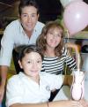 23 de septiembre 2005
Olga Sanchéz de Peréz recibió inumerables felicitaciones de sus amigas, en el festejo de canastilla que le ofrecieron por el cercano nacimiento de su bebé.