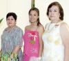25 de septiembre 2005
 Pilar Cavazón Ebrad acompañada por su mamá, Yolanda Ebrad Ramírez y por su suegra, María Elena García de Alemán, quienes le ofrecieron una despedida de soltera.
