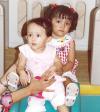 Leonor Adriana Sida Salazar, y Karla Paulina Flores Salazar, en un convivio infantil