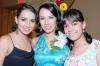 Carolina junto a sus hermanas Ana Paola y Cynthia.