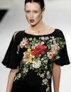Modelo de la creación de Antonio Marras, durante la pasarela en la Semana de la Moda en Milán.