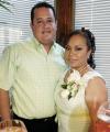 02 de octubre de 2005
Karina Rodríguez de León y Salvador Contreras contraerán matrimonio en fecha próxima, y por ello fueron despedidos de su vida de solteros