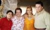 07 de octubre de 2005
Sra. Clelia de Morales con su hija Lucía de Ramos, su yerno Rogelio Ramos y su nieto Rogelio Jr.