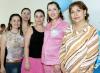 08 de octubre de 2005
Karina de Cortez, acompañada por algunas de las invitadas a la merienda que le ofrecieron en honor del bebé que espera.
