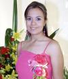 Yveth Rocío Flores de la Cruz, captada en la fiesta prenupcial que le ofrecieron sus familiares, por su próxima boda con Carlos Manuel Grageda Torres.