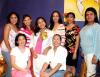 09 de octubre 2005
Massiel Manzanera de Anaya acompañada por un grupo de amigas, en la fiesta que le ofrecieron por el futuro nacimiento de su segundo bebé.