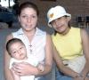 17 de octubre 2005
Cecilia Noriega y su pequeño Iker Noriega, acompañados de Fabiola Pérez.