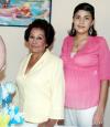 28 de octubre 2005
Con una amena fiesta de regalos, Helda Ruiz de Guerrero fue felicitada por el próximo nacimiento de su bebé.