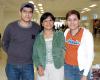 30 de octubre 2005
Yolanda Aguirre viajó a Mexicali, la despidieron Jésica y Mundín Barrientos.