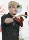 La italiana Laura Pausini, ganadora de un gramófono al mejor álbum vocal pop femenino, fue todo sentimiento interpretando su sencillo Como si No nos Hubiéramos Amado.