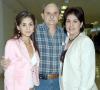 Pedro Herrera viajó a Tijuana, lo despidieron Elvira González y Griselda Acosta.