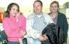 10 de noviembre 2005
Laura Urrutia viajó a Tijuana, la despidieron Estela Urrutia y Rodolfo Escalera.
