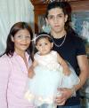 La pequeña Astrid fue festejada por sus padres, Adán Gómez y Perla Esparza, al cumplir un año de edad.