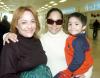 23 de noviembre 2005
Margarita Soto viajó al extranjero y fue despedida por su hija Yelile Deep y su nieto Sebastián Castro Deep.