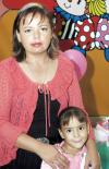 25 de noviembre
 La pequeña Mónica Alejandra Zúñiga Izaguirre captada junto a su mamá Silvia Izaguirre Castro .