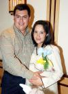 01 de noviembre 2005
Helda Ruiz de Guerrero acompañada por Sara Olivares de Gallardo, quien le ofreció un tierno festejo de canastilla.