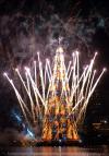 Fuegos artificiales durante la inaguración del árbol de navidad más grande del mundo que se ubica sobre el lago Rodrigo de Freitas en Río de Janeiro, Brasil.