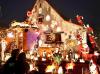 Miles de luces navideñas  y decoraciones de Santa Claus decoran la casa y jardín de Bernhard Nermerich en Kelkheim cerca Frankfurt, Alemania.
