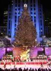 El árbol navideño del Lincoln Center's  fue captado en esta fotografía.
El árbol azulado de 50 pies representa al 'Árbol más musical de America'