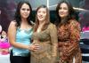ma_02122005_0 
 Bibiana Aguilar de Estrada en su fiesta de canastilla acompañada por Estrellita Estrada y Guadalupe Estrada.