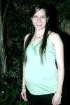 ma_02122005_2
 Mariana Delgado de Robles espera el nacimiento de su primer bebé y por ello disfrutó de una fiesta de canastilla