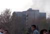 'Ambos, tanto el tanque de combustible principal como el de reserva estaban llenos, lo que explica por qué el avión quedó en llamas apenas golpeó el edificio', dijo Ahmad Ziaie, director de la brigada de bomberos de Irán a la televisión estatal.