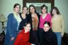 gr_04122005_8 
 Priscilla Moreno Anaya acompañada por un grupo de amigas en su fiesta de despedida de soltera.