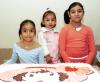 ni_04122005_15 
Pamela Natalia Castellanos Chiong, acompañada por sus hermanitas Paloma y María Fernanda el día que festejó  su segundo cumpleaños.