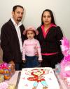 ni_04122005_15 
Pamela Natalia Castellanos Chiong, acompañada por sus hermanitas Paloma y María Fernanda el día que festejó  su segundo cumpleaños.