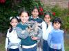 ni_04122005_17 
 María Teresa Ornelas Silva acompañada de sus amiguitas el día que cumplió ocho años de vida.