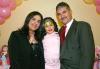 ni_06122005_2 Yahir de Santiago Martínez acompañado de su mamá, Lourdes Martínez y su tío Fernando Martínez, el día que cumplio cuatro años de vida.