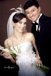 Sr. Roberto Carlos de la Cruz Ramírez y Srita. Lucy Olivia Torres Romo, el día de su boda celebrada el pasado 12 de noviembre.