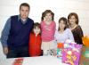 ni11122005_4
 Marisol de Murillo con sus hijos Miguel y Marisol Murillo García en un festejo con motivo de la Navidad