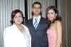 va_20122005 2 
Feliz junto a sus hijos Maritza y Manuel, los señores Alberto y Soledad Alcaraz conmemoraron su aniversario de matrimonio