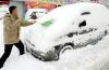 En Corea del Sur la nieve ya ha cobrado una vida, ha dejado estancados a miles de automovilistas y dañado cientos de invernaderos, informaron los medios locales.