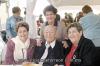 UN FELIZ CUMPLEAÑOS
Fernando Arias, Eduardo Arias, Verónica de Arias, Juan Carlos Arias, Ana Claudia de Arias, Antonio Dueñes, Cony de Dueñes, José Ramón Arias y Rosarin de Arias acompañando a la festejada