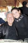 ¡FELICIDADES!
La festejada con sus papás Ivonne Aguirre de León y Héctor Francisco León García