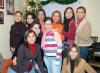 gr_25122005_14 
Nadia, Jaira, Yassín, Isela, Cristy, Claudia, Mayra, Mónica, Doris y Marisol, en una posada.