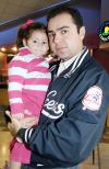 ci_25122005_0 
José Antonio Mansur con su pequeña hija Jéssica Mansur.