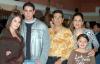 va_29122005_2 
Gabriel Aguilar celebró su cumpleaños con una fiesta en la que estuvo su esposa, Adriana, sus hijos Gabriel y Natalia, Luis Portales y más invitados.