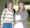 vi_31122005_0 
Vanesa y Samantha Moreno viajaron a Cancún, la despidió Dolores de Moreno.